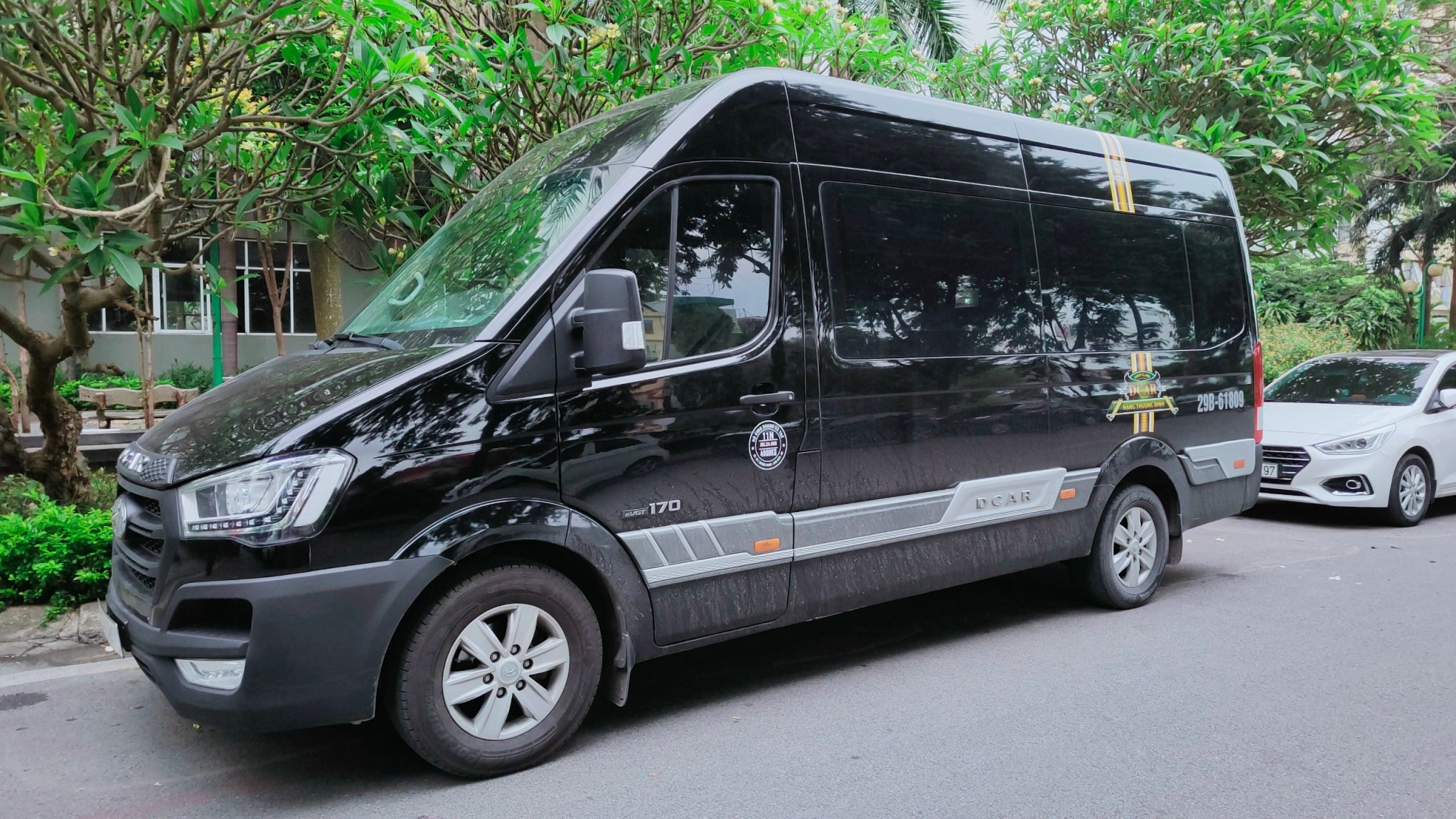 Vietnam airport transfer 16 seat car